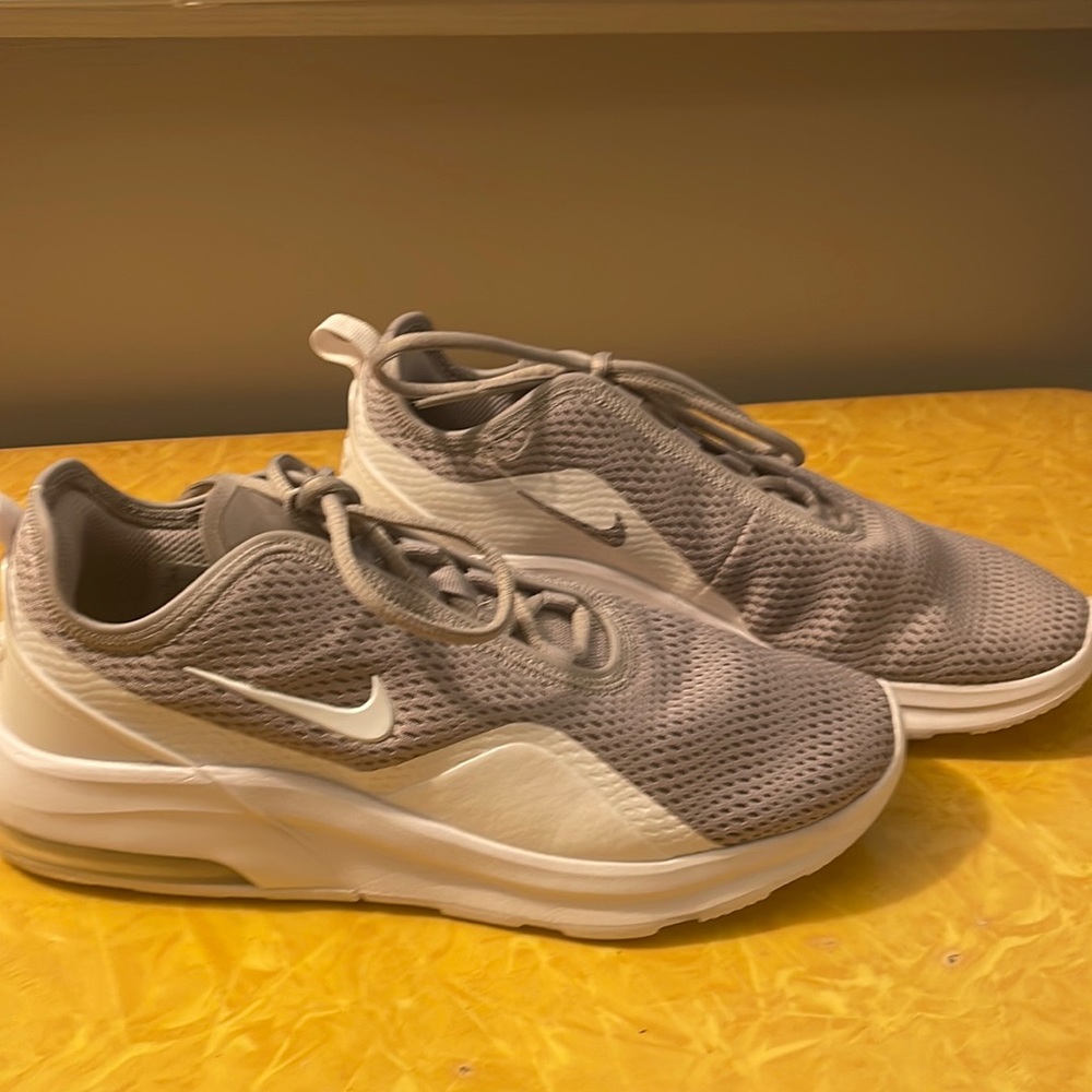 Mens Nike air size 8